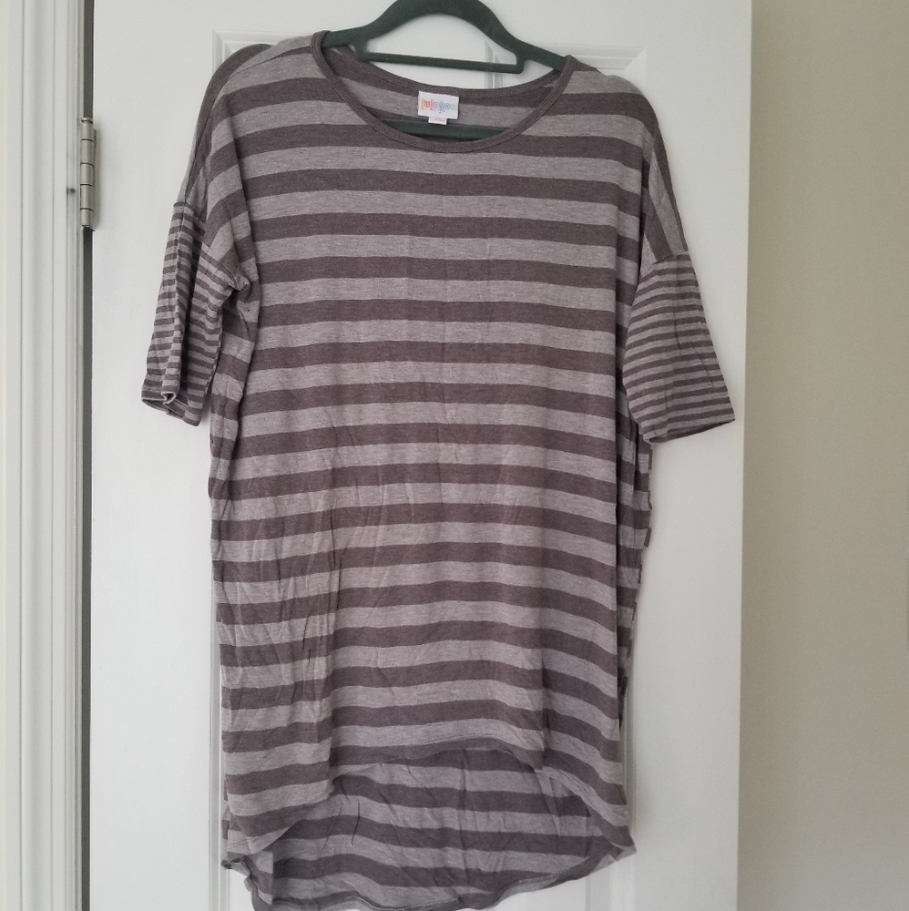 Closet Cleanout 5/$25 Lularoe Irma Tshirt XS